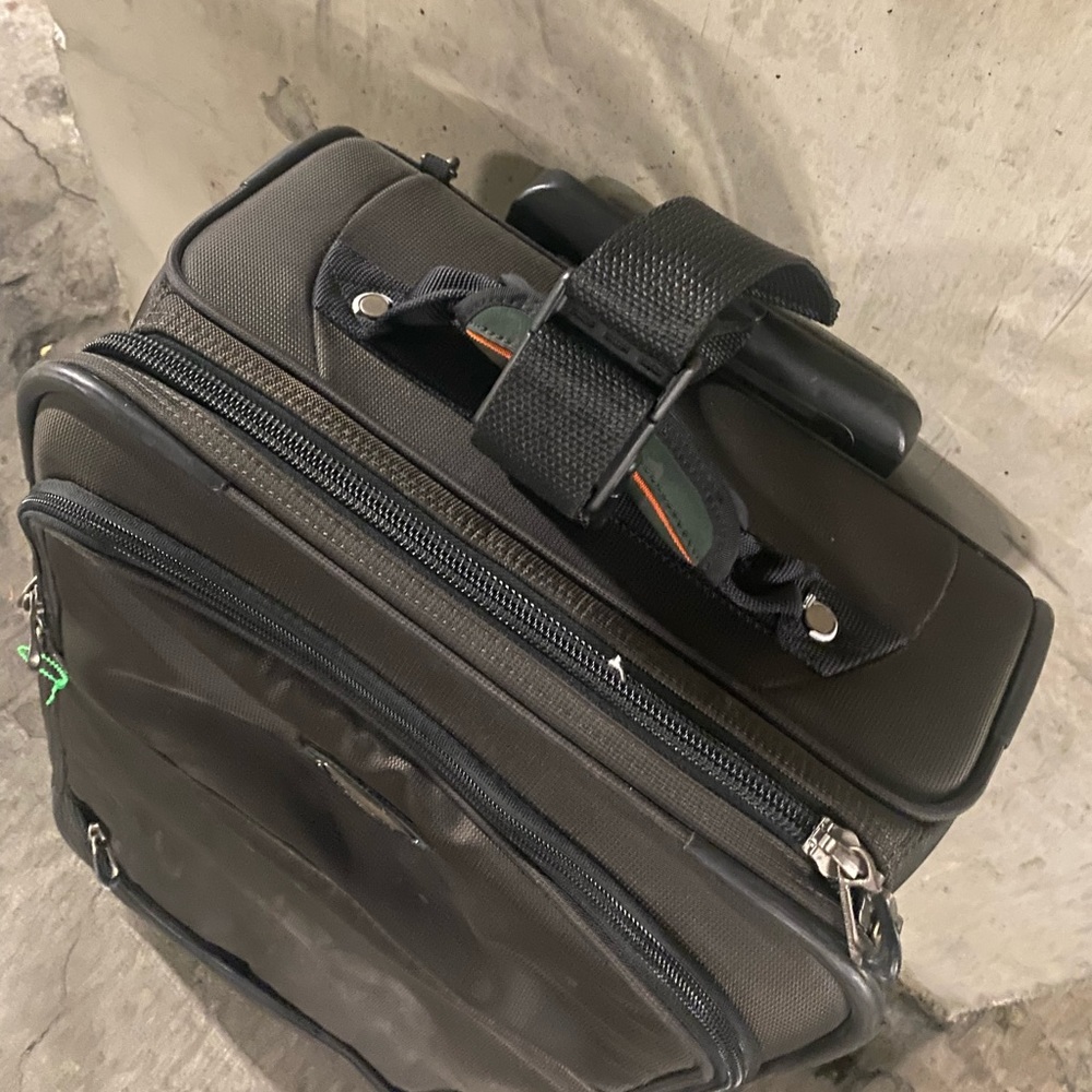 Briggs & Riley Carry On Suitcase - Picture 7 of 13